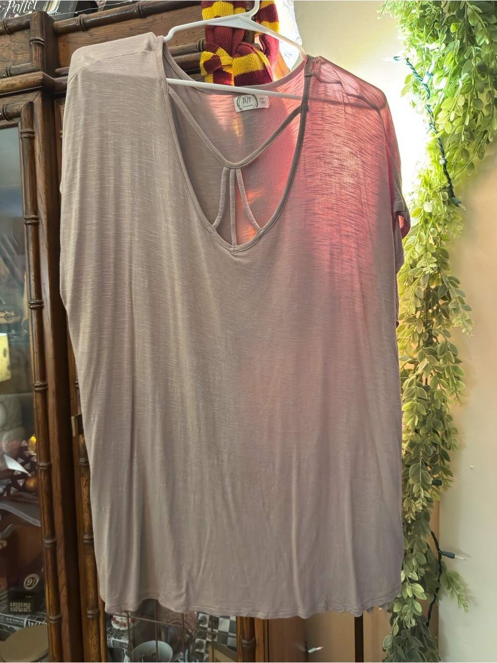 24/7 Maurice’s grey tee Size XL Like New